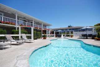 Monterey Bay Lodge - Heated Pool and hot tub in courtyard area